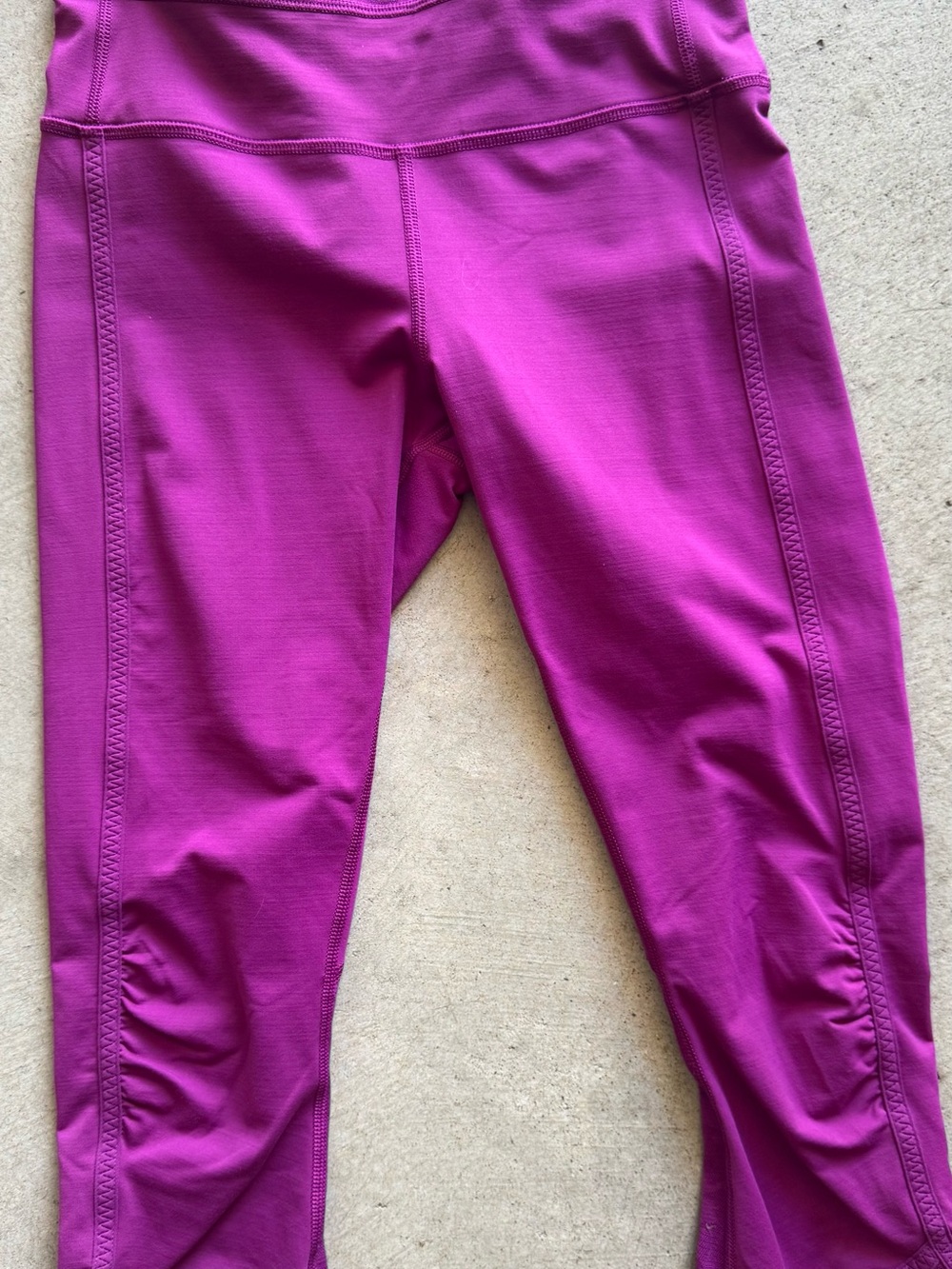 lululemon athletica Capri Leggings in Vibrant Magenta